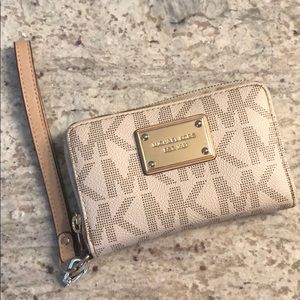 Micheal Kors wristlet